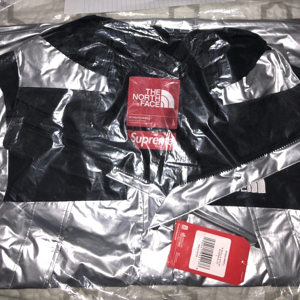 Supreme X The North Face Metallic Silver Parka - Picture 2 of 3